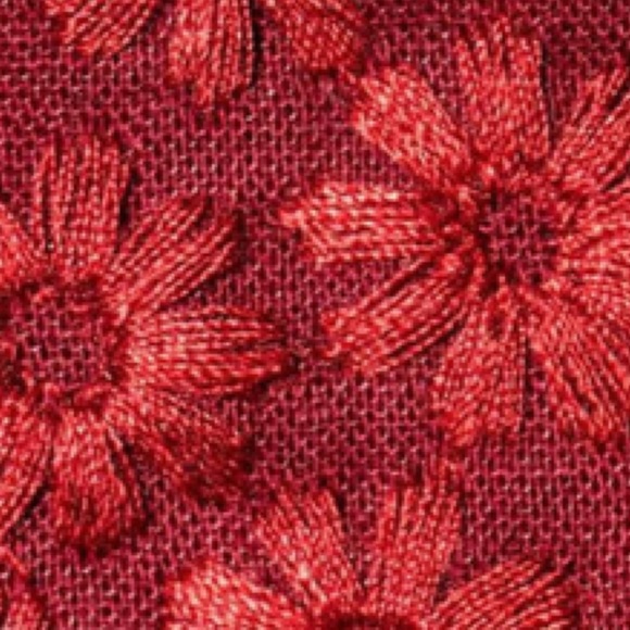 LELE SADOUGHI • Burgundy Flower Lace Luxury Face Mask - Picture 5 of 6